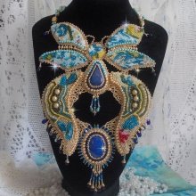 Haute-Couture Collar Mariposa Oro Azul bordado con piedras preciosas, cristales, cuentas de vidrio y rocallas